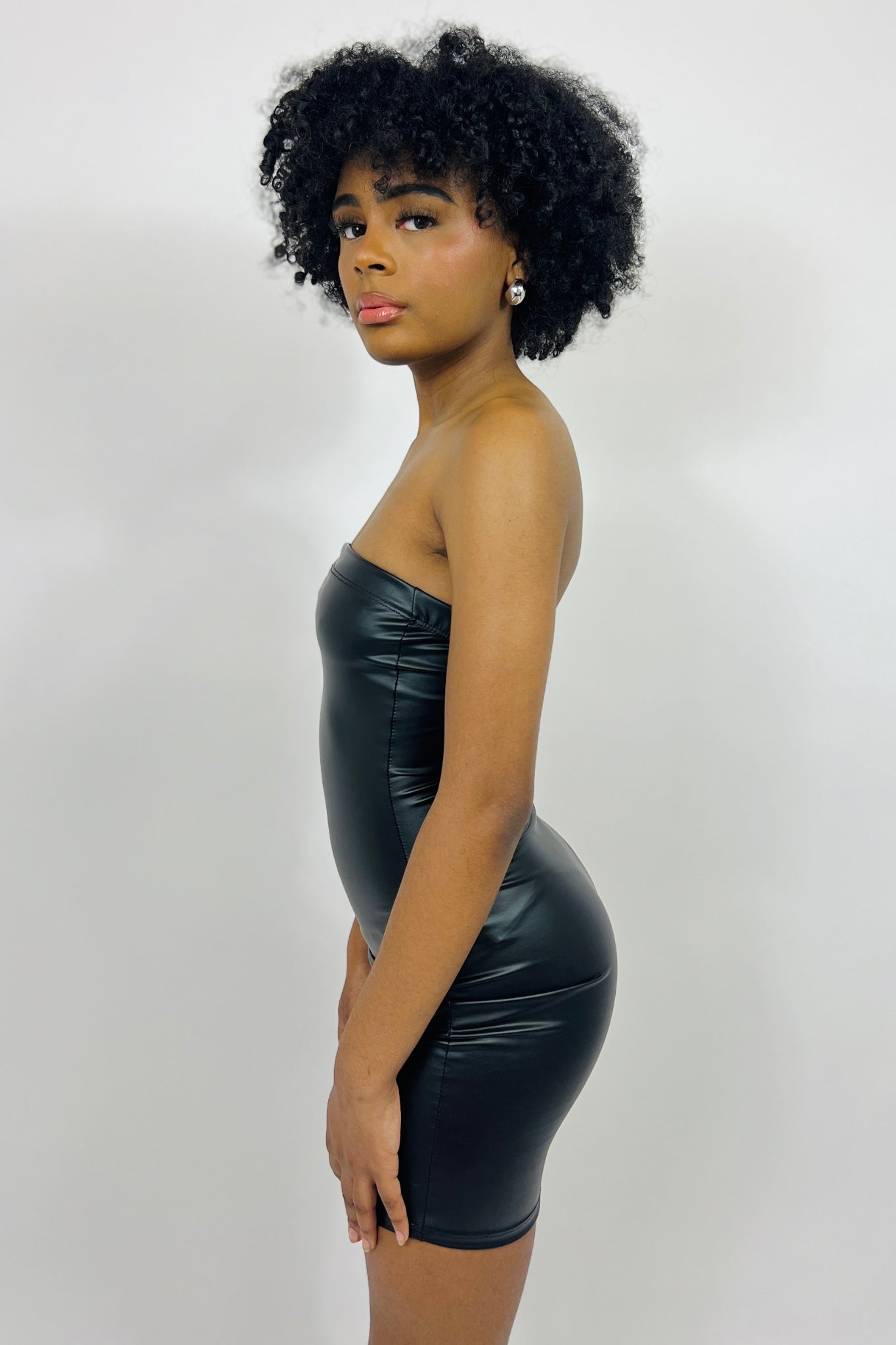wearing short dress is good or bad A Woman Shamed a Wedding Guest for Wearing an 'Absurdly Short Dress'